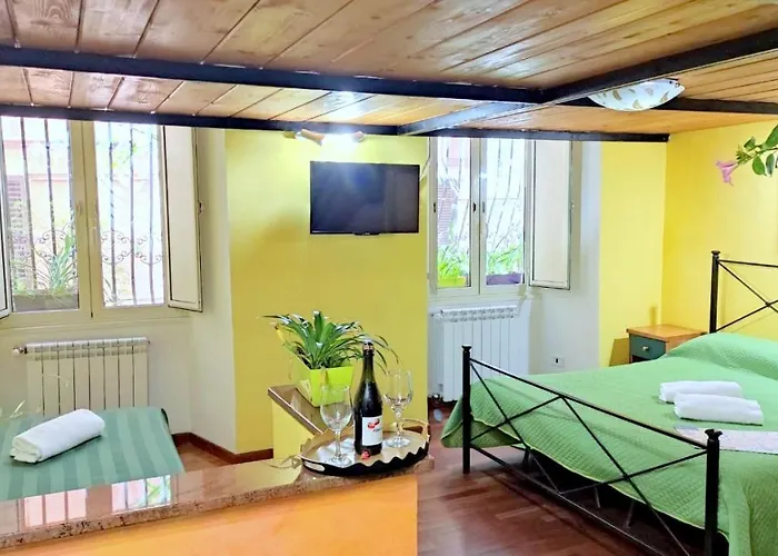La Casa Verde Roma - Free Secure Parking If You Book 3 Nights